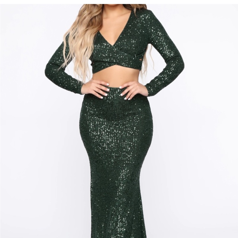 NWT GREEN EMERALD SEQUIN SKIRT SET